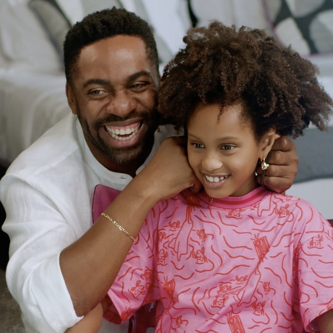 Lázaro Ramos emociona ao celebrar 11 anos da filha Maria Antônia: ‘Me ensina sobre a vida’