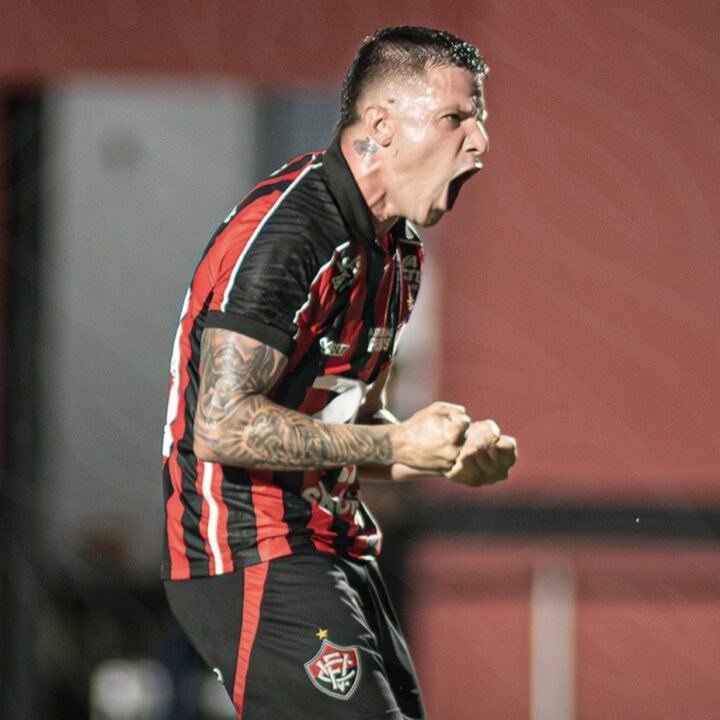 Vitória estreia no Brasileirão com triunfo por 2 a 0 sobre o Remo no Barradão