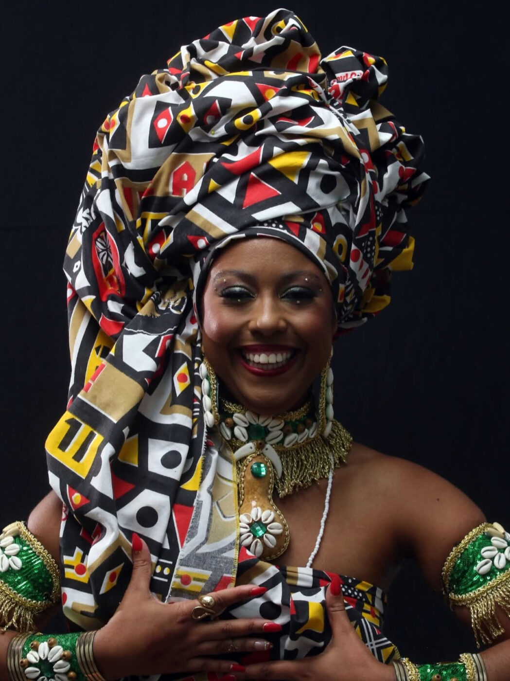 Conheça Carol Xavier, professora eleita Deusa do Ébano 2026