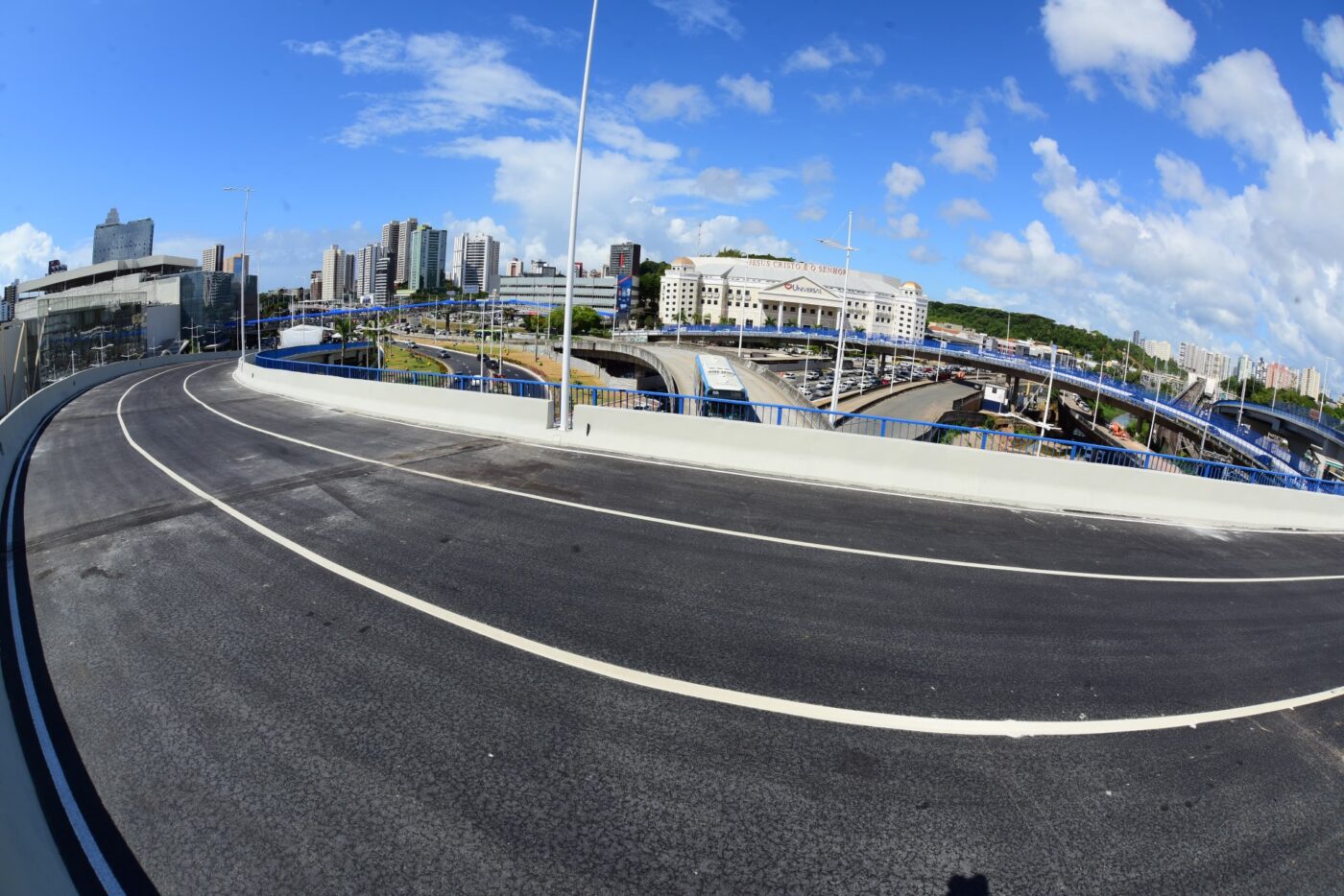 Prefeitura entrega Viaduto José Linhares para melhorar tráfego na região do Shopping da Bahia; veja como ficou