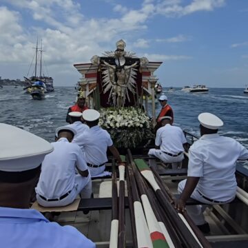 Procissão do Bom Jesus dos Navegantes reúne fiéis na Baía de Todos-os-Santos