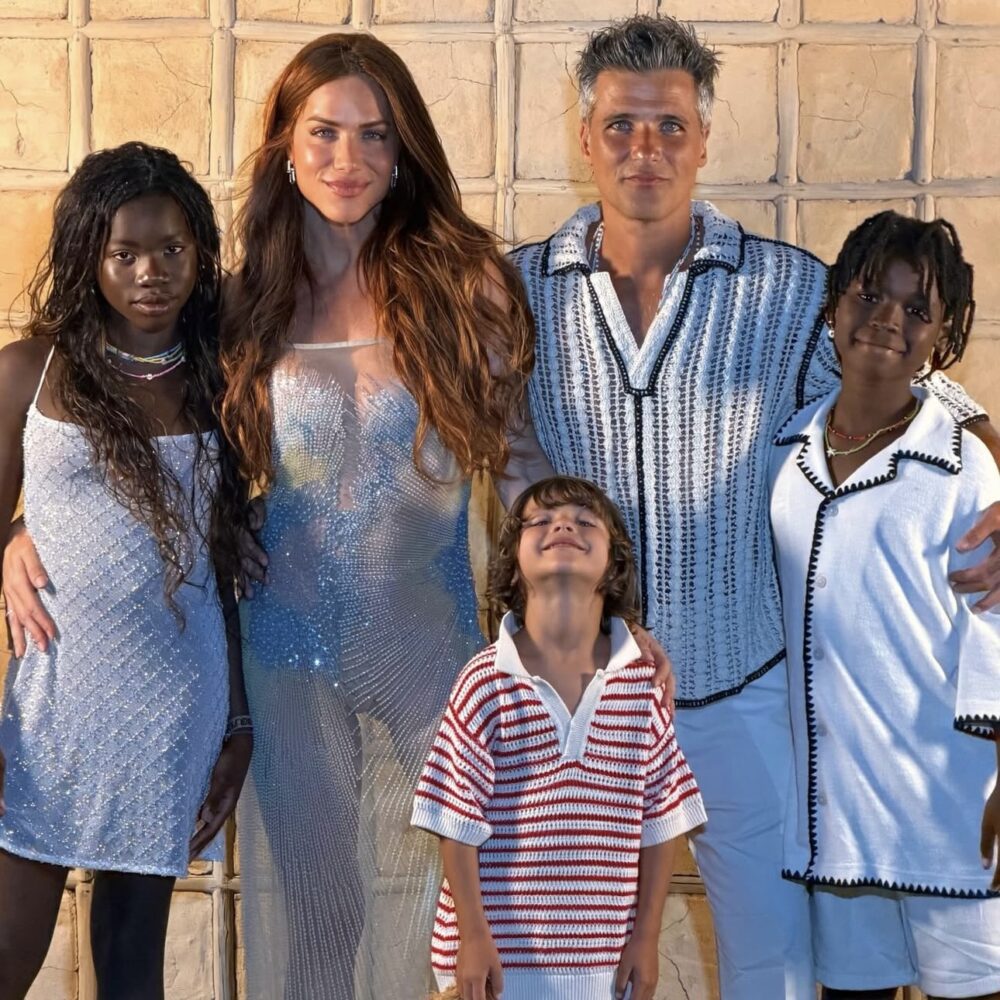 Giovanna Ewbank e Bruno Gagliasso passam Réveillon em Caraíva com os filhos