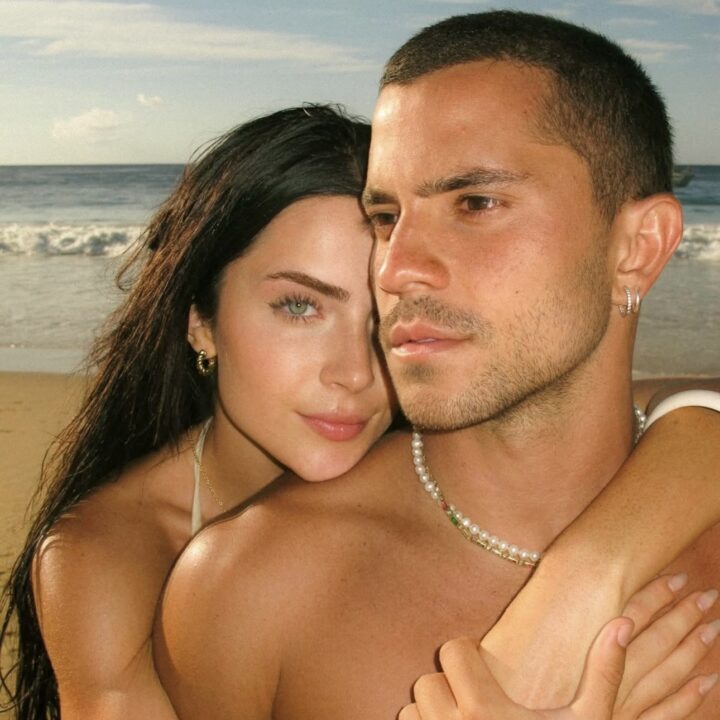 Em clima de romance, André Lamoglia compartilha foto com Jade Picon na praia