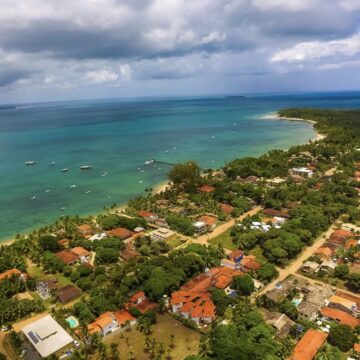 Maraú proíbe cobrança de consumação mínima para uso de cadeiras nas praias