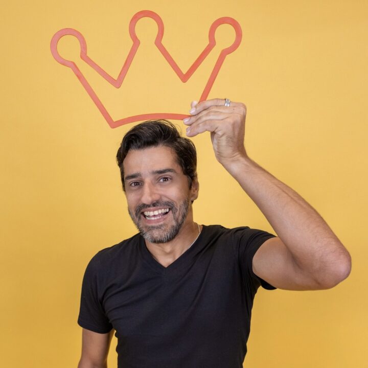 BBB 26: Alberto Cowboy supera recorde pessoal, vence disputa após 26 horas e é o primeiro líder da edição