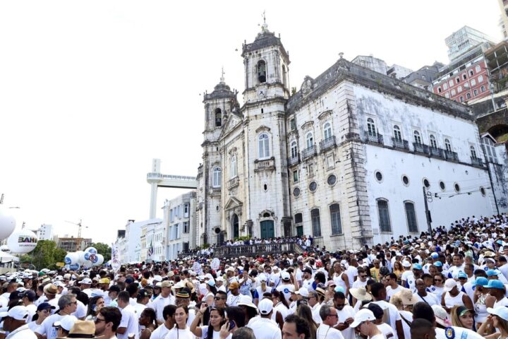 Festejos em honra ao Senhor do Bonfim seguem até domingo (18) na Colina Sagrada; confira a programação