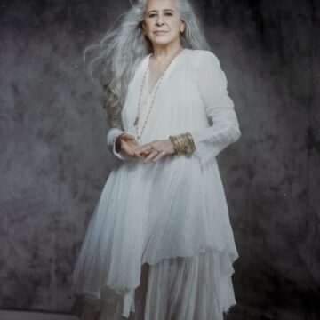 Maria Bethânia anuncia lançamento de música inédita apresentada em show de 60 anos