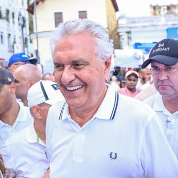 Na Lavagem do Bonfim, Ronaldo Caiado pede “libertação do Brasil do PT” em 2026