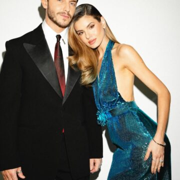 Camila Queiroz compartilha registro antigo com Klebber Toledo e declara: “Eles não imaginavam”