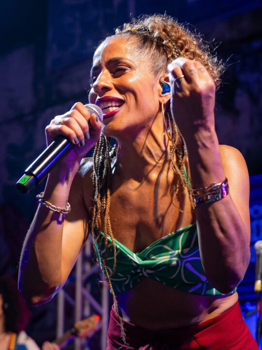 Márcia Castro recebe convidados especiais em nova edição do projeto Roda de Samba Reggae