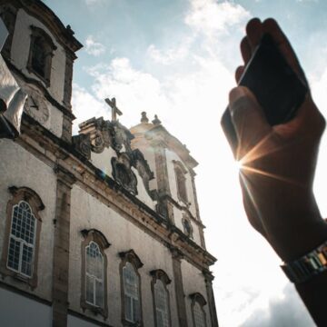 Fé e proteção: Baianos e turistas lotam a Colina Sagrada na primeira sexta-feira do ano