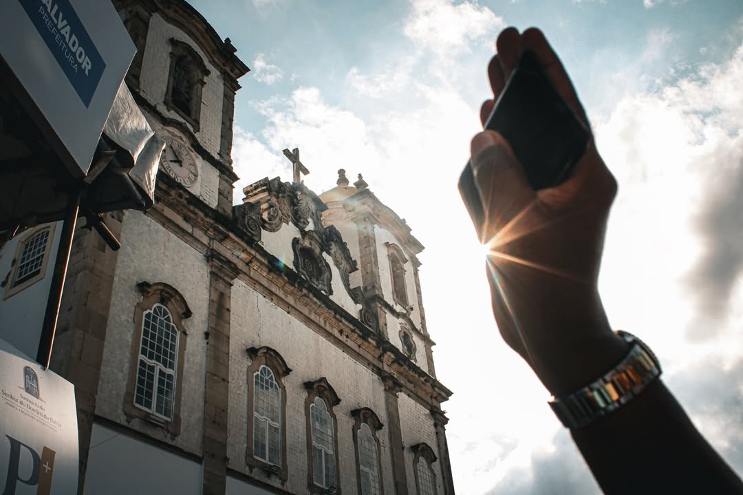 Fé e proteção: Baianos e turistas lotam a Colina Sagrada na primeira sexta-feira do ano