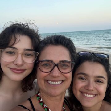 Sandra Annenberg compartilha registros ao lado da filha e da nora e declara: “Já com muitas saudades”