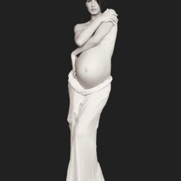 Camila Queiroz impressiona ao resgatar cliques da gestação; veja