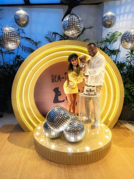 Carol Peixinho e Thiaguinho celebram quatro meses do filho Bento com festa especial; veja fotos
