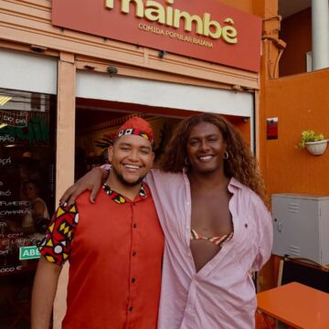 Liniker desfruta da culinária baiana em passeio especial em Salvador