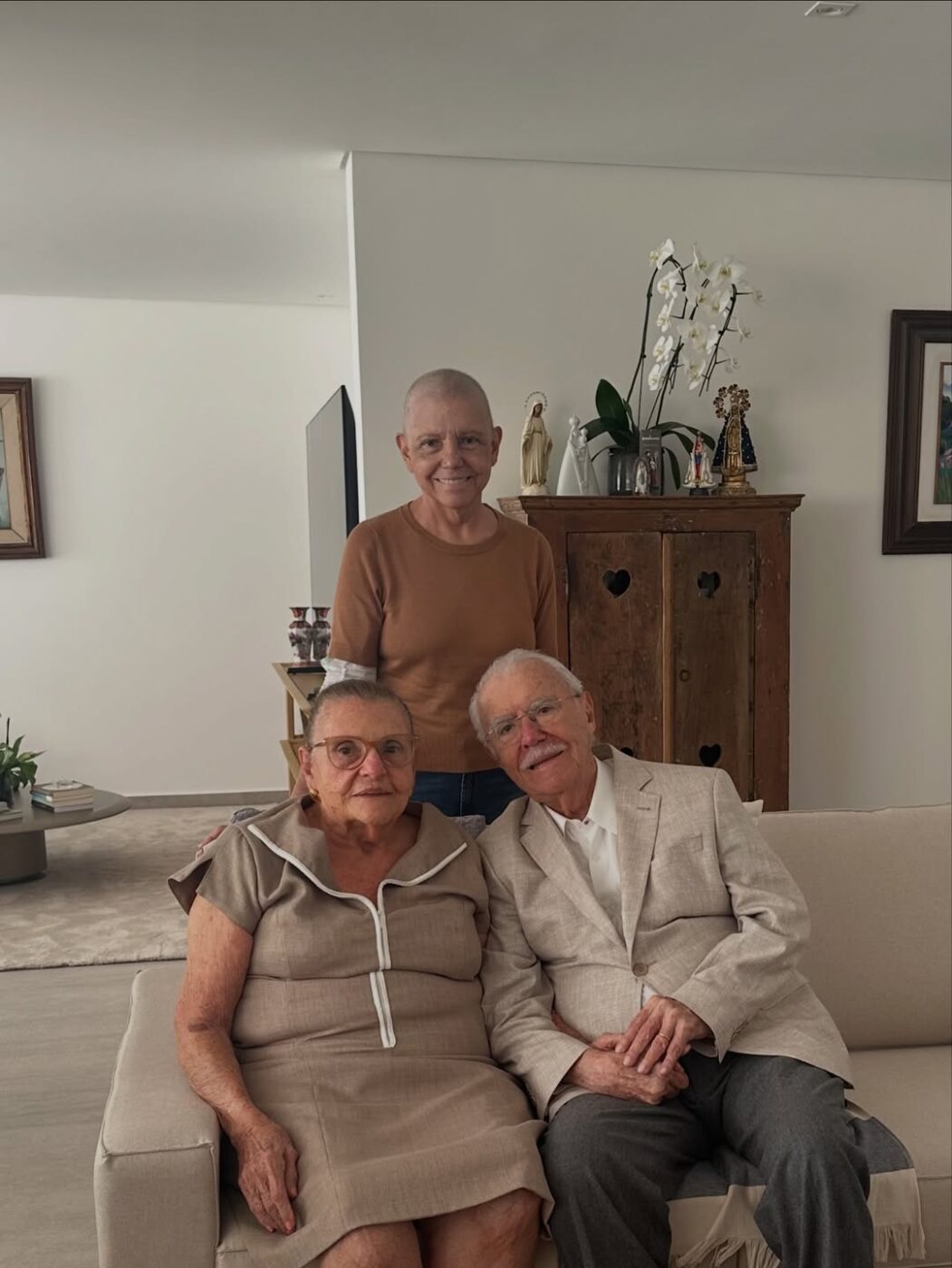 Em tratamento contra câncer, Roseana Sarney compartilha registro raro com os pais: “Dias difíceis”