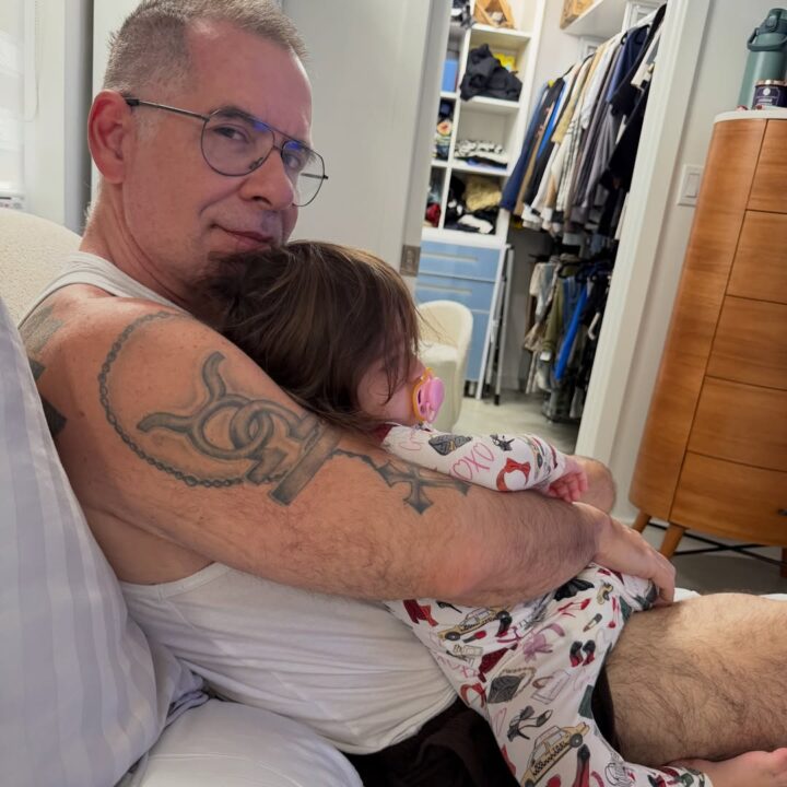 Leandro Hassum encanta ao mostrar momento de chamego com a neta Aurora: ‘Meu mundo’