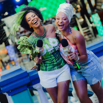 Rita Batista e Luana Souza mostram o Carnaval de rua de Salvador em projeto especial da TV Globo