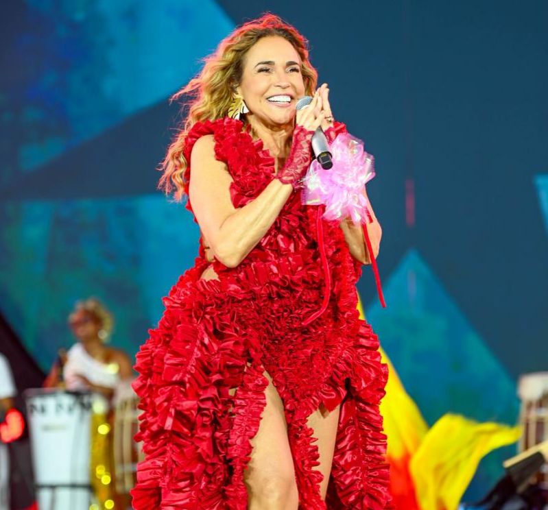 Daniela Mercury abre 2026 com o tradicional “Pôr do Som” no Farol da Barra