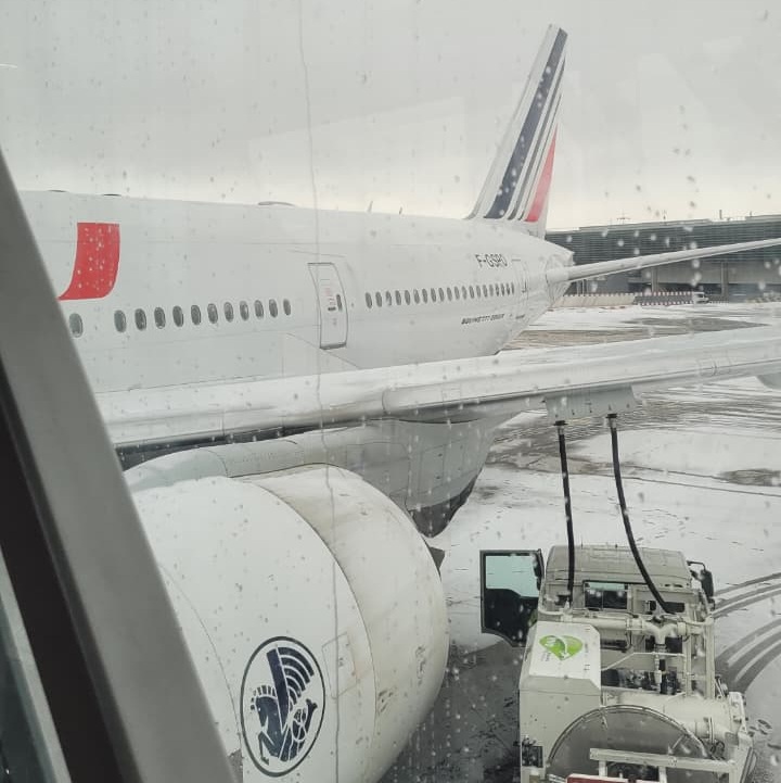 Voo de Paris para Salvador é cancelado e passageiros relatam sufoco: ‘Não deram uma água’