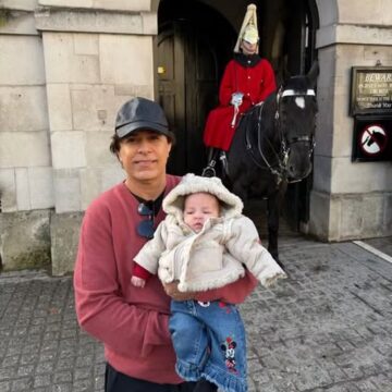 Tom Cavalcante posa com a neta e encanta a web: ‘Mini modelo’