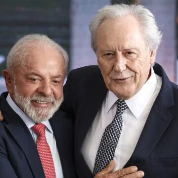 Lewandowski entrega carta de demissão do Ministério da Justiça a Lula