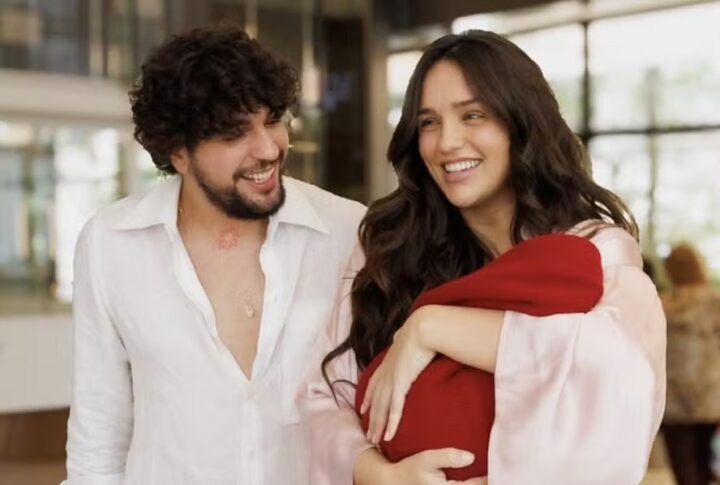 Rafa Kalimann e Nattan deixam maternidade com a filha Zuza nos braços