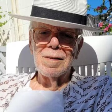 Júlia Almeida emociona a web com clique inédito após morte do pai, Manoel Carlos