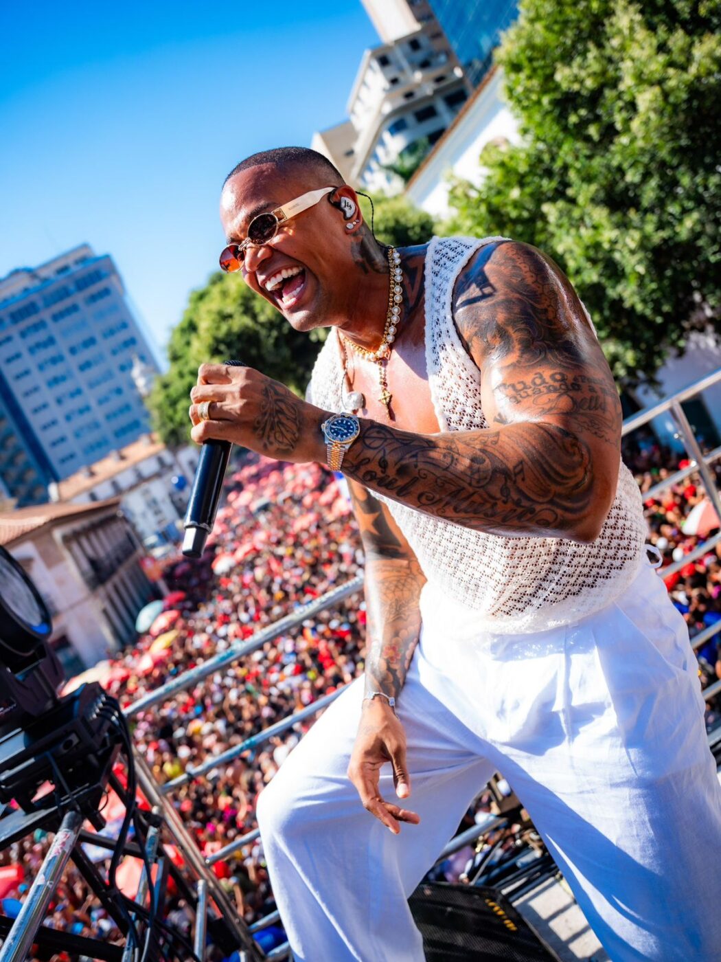 Léo Santana comanda Carnaval antecipado no Rio de Janeiro; aos detalhes