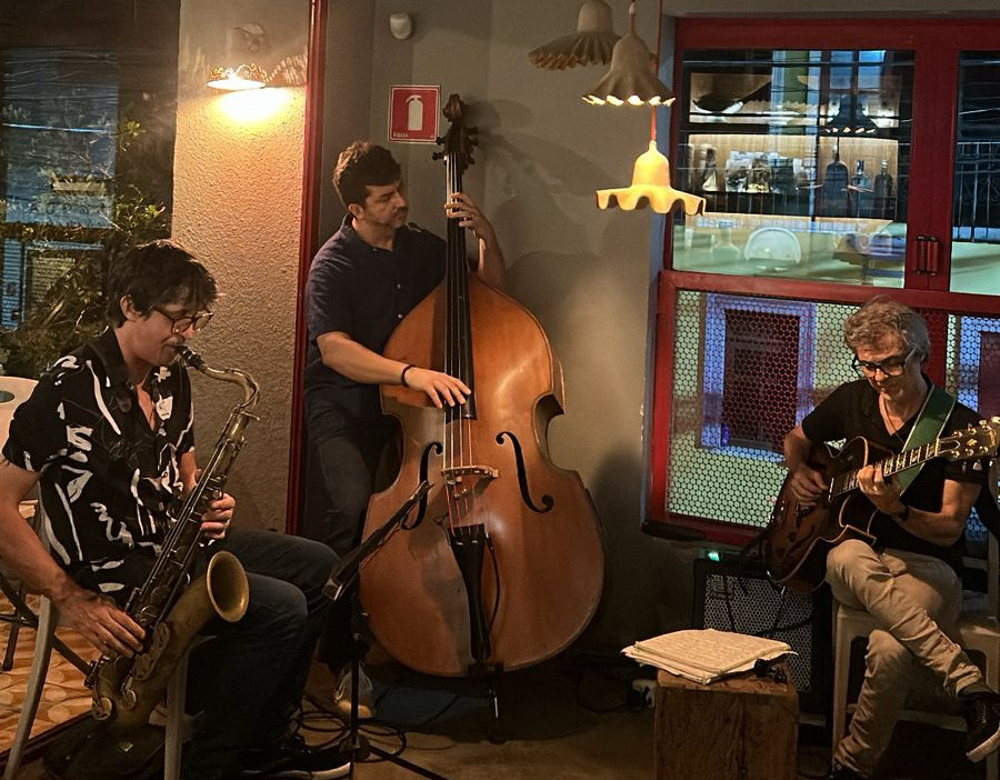 Romance no ar: restaurante do Rio Vermelho promove noites de jazz ao vivo e comida italiana