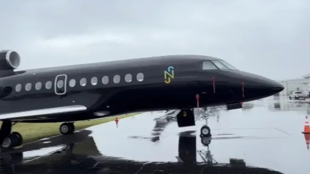 Avião particular de Neymar pousa em Porto Seguro