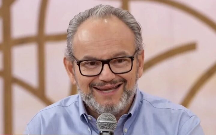 Ernesto Paglia assume apresentação do Roda Viva após saída de Vera Magalhães