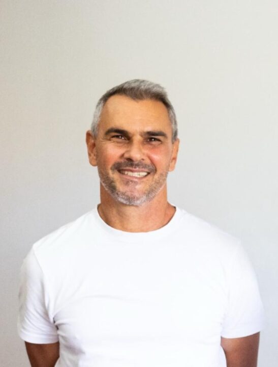 Mestre Balão lança livro sobre os benefícios da Capoeira para o desenvolvimento de crianças e jovens