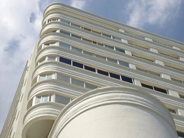 Onde mora Wagner Moura? Conheça o histórico e imponente prédio que é residência do ator em Salvador