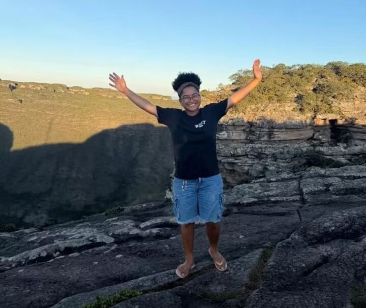 Recreadora e babá, Tia Milena, do ‘BBB 26’, viajou para Bahia trabalhando com crianças