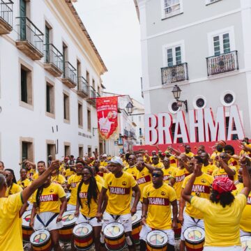 Olodum agita o Pelourinho com apresentação em parceria com a Brahma