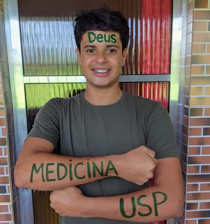 Filho de doméstica e pedreiro, jovem de Cajazeiras conquista 1º lugar em Medicina na USP