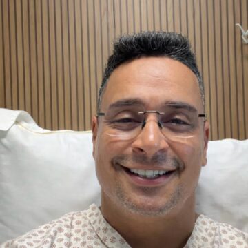 Ainda internado após “susto”, Xanddy tranquiliza fãs: “está tudo bem”