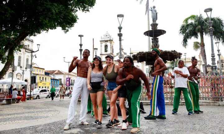 Bahia bate recorde de turistas estrangeiros em 2025