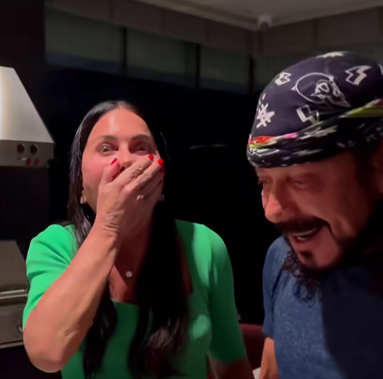 Veja vídeo! Bell Marques se emociona ao descobrir que será avô