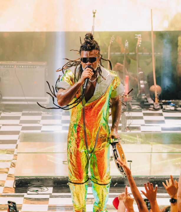 Carlinhos Brown lota Candyall na última edição da temporada do Sarau du Brown; veja fotos