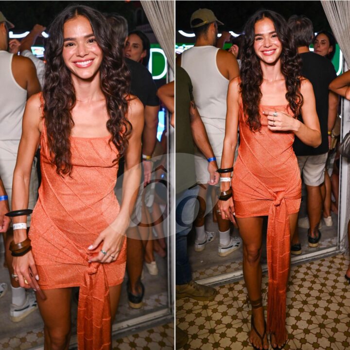 Bruna Marquezine curte ensaio da Timbalada em Salvador e é recebida por Carlinhos Brown