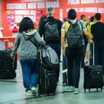 Carnaval de Salvador 2026 deve atrair 1,2 milhão de turistas e movimentar R$ 2,6 bilhões