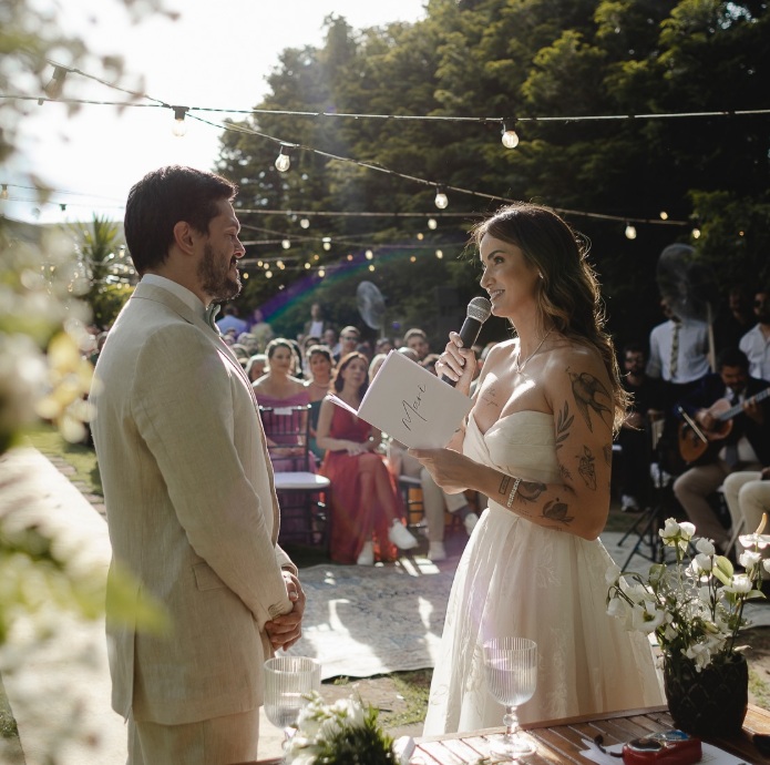 Jornalista Mari Palma se casa com humorista Osmar Campbell