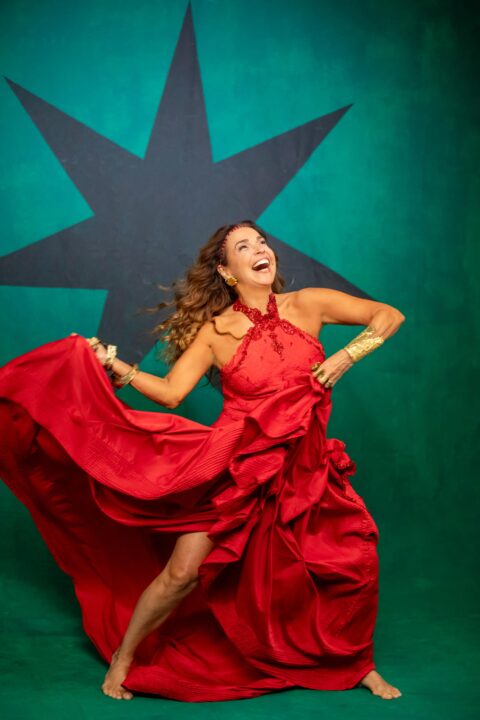 Carnaval da Rainha 2026: Daniela Mercury homenageia mulheres com o tema “Mulher de Poder”