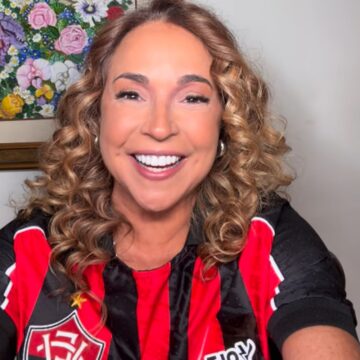 Daniela Mercury faz homenagem ao Vitória e muda letra de música: ‘Bora meu Vitória’