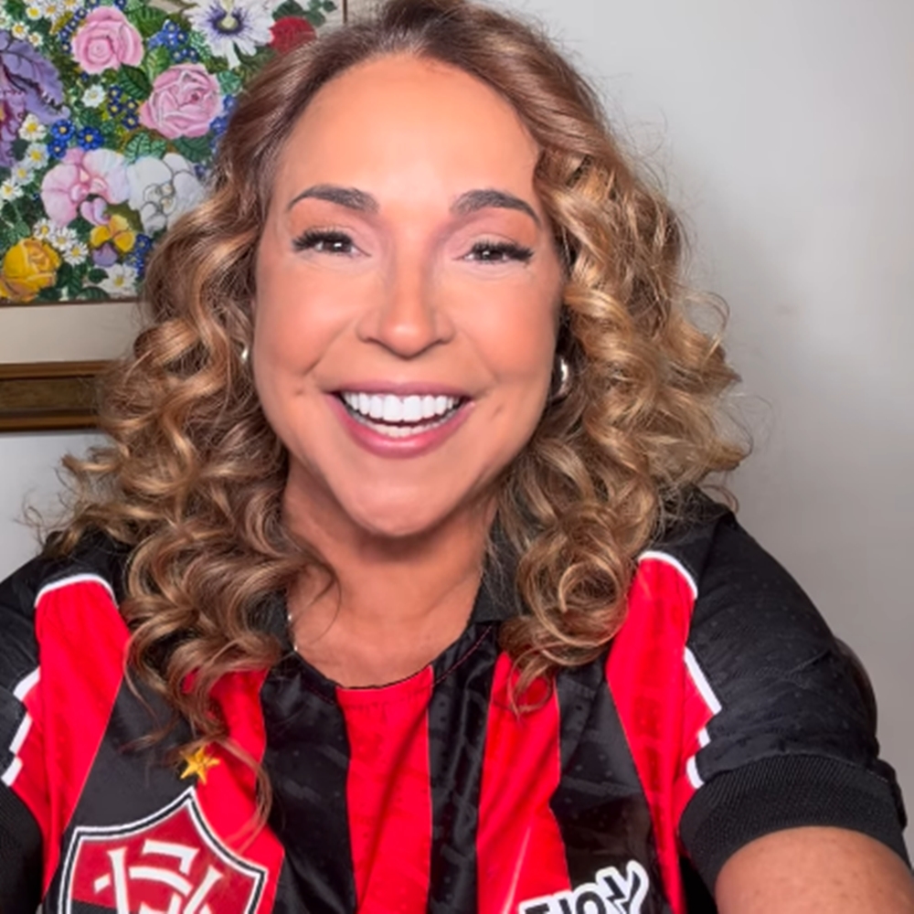 Daniela Mercury faz homenagem ao Vitória e muda letra de música: ‘Bora meu Vitória’