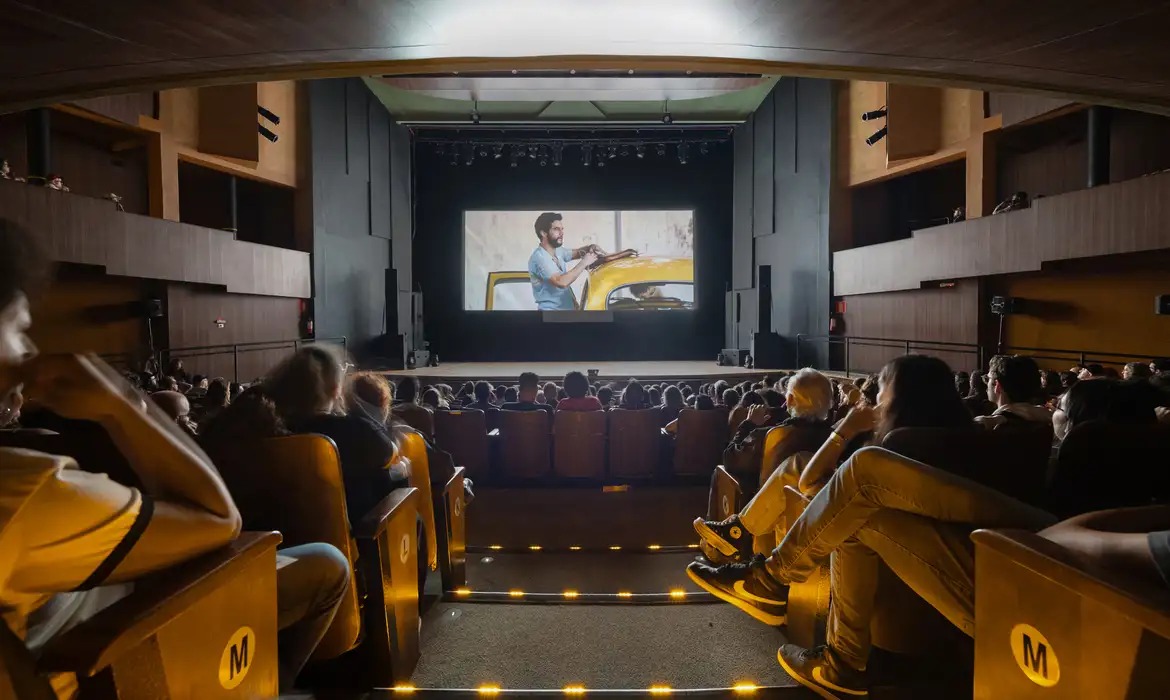 Depois de prêmios, O Agente Secreto está em mais salas de cinema no Brasil