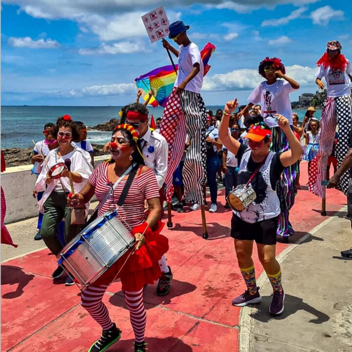 Desfile dos Palhaços do Rio Vermelho anuncia data e 110 anos do samba como homenagem da edição 2026